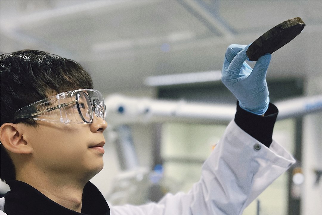 Nanomaterial leve como uma pena captura água potável do ar alterima geradores